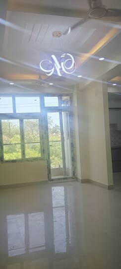 2 BHK + Servant Room Builder Floor For Sale in Sector 81