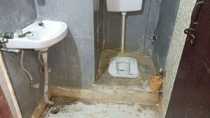 Bathroom in 1 BHK Builder Floor at Vaishali Sector 3 – for Rent