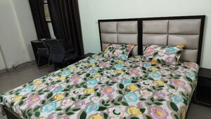 Room in 3 BHK Apartment at Assotech Windsor Court, Sector 78 – for Rent