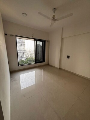 Room in 3 BHK Apartment at Malad East – for Rent