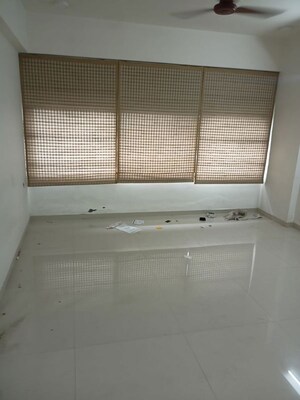 Room in 4 BHK Apartment at Shivalik Paradise, Ambawadi – for Rent