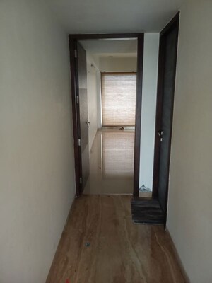 Room in 4 BHK Apartment at Shivalik Paradise, Ambawadi – for Rent