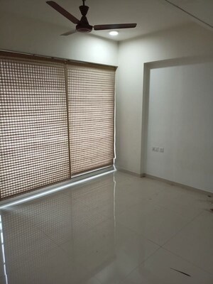 Room in 4 BHK Apartment at Shivalik Paradise, Ambawadi – for Rent