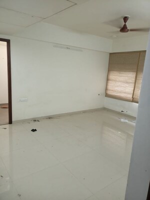 Room in 4 BHK Apartment at Shivalik Paradise, Ambawadi – for Rent