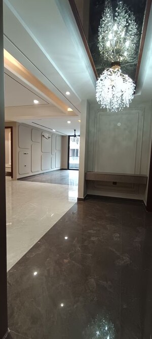 Room in 4 BHK Builder Floor at TDI The Retreat, Sector 89 – for Sale