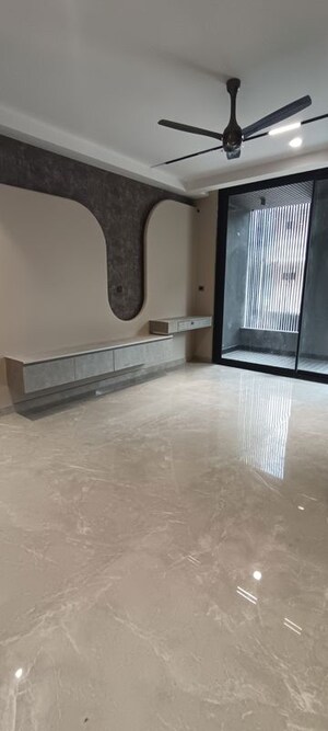 Room in 4 BHK Builder Floor at TDI The Retreat, Sector 89 – for Sale