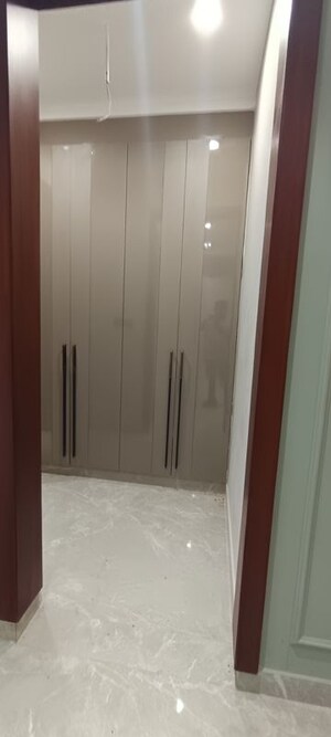 Building Lobby in 4 BHK Builder Floor at TDI The Retreat, Sector 89 – for Sale