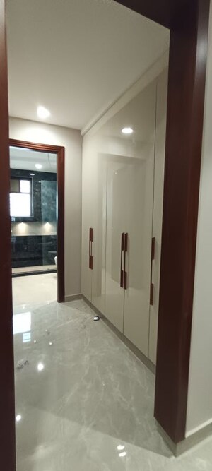 Building Lobby in 4 BHK Builder Floor at TDI The Retreat, Sector 89 – for Sale