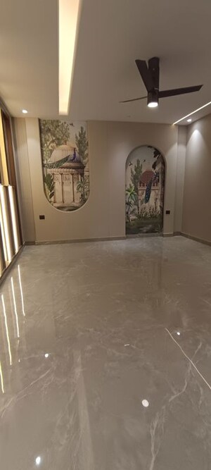 Room in 4 BHK Builder Floor at TDI The Retreat, Sector 89 – for Sale