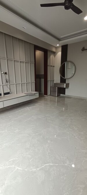 Room in 4 BHK Builder Floor at TDI The Retreat, Sector 89 – for Sale