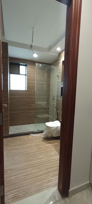 Building Lobby in 4 BHK Builder Floor at TDI The Retreat, Sector 89 – for Sale