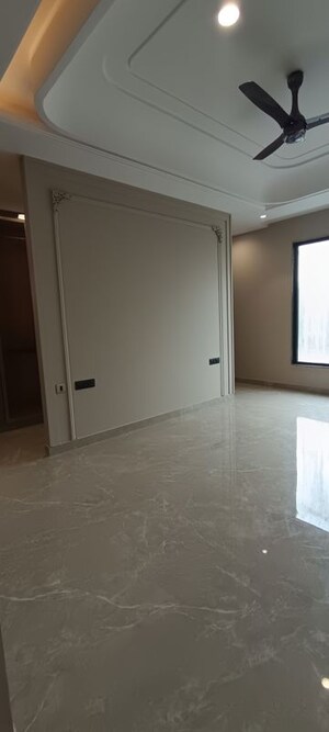 Room in 4 BHK Builder Floor at TDI The Retreat, Sector 89 – for Sale