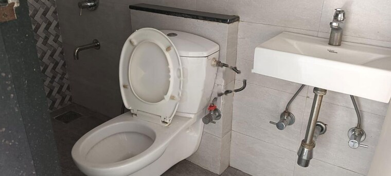 Bathroom, sheth-vasant-lawns 3 Bedroom 2200 Sq.Ft. Apartment In Laxmi Nagar Thane 10294452