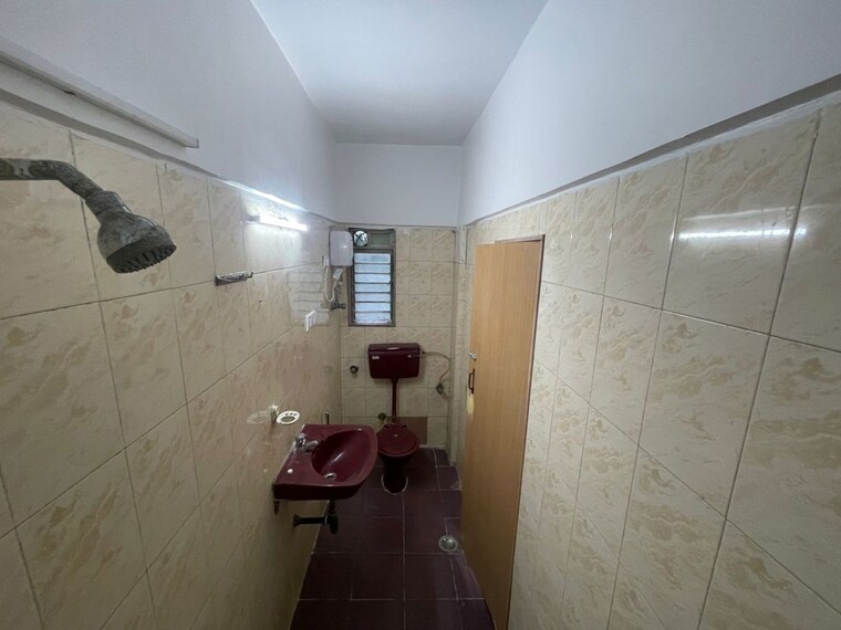 Attached Bathroom, anand-milan-society 2 Bedroom 750 Sq.Ft. Apartment In Santacruz West Mumbai 10221766