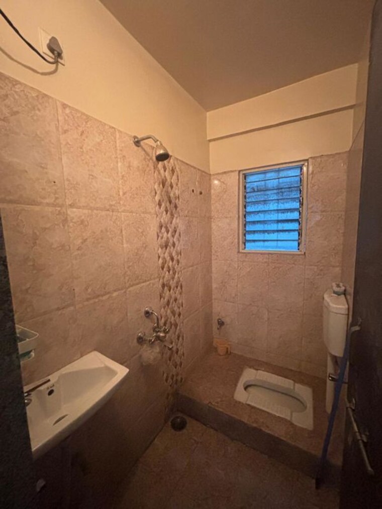 Bathroom, baner 2 Bedroom 1000 Sq.Ft. Apartment In Baner Pune 10294567
