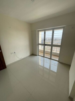 Room in 2 BHK Apartment at Venkatesh Viraj Heights, Dhanori – for Rent