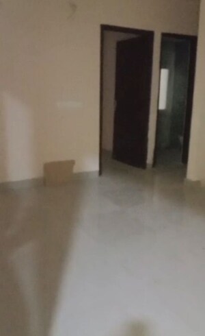 Room in 2 BHK Apartment at Amrapali Dream Valley, Tech Zone 4 Greater Noida – for Rent