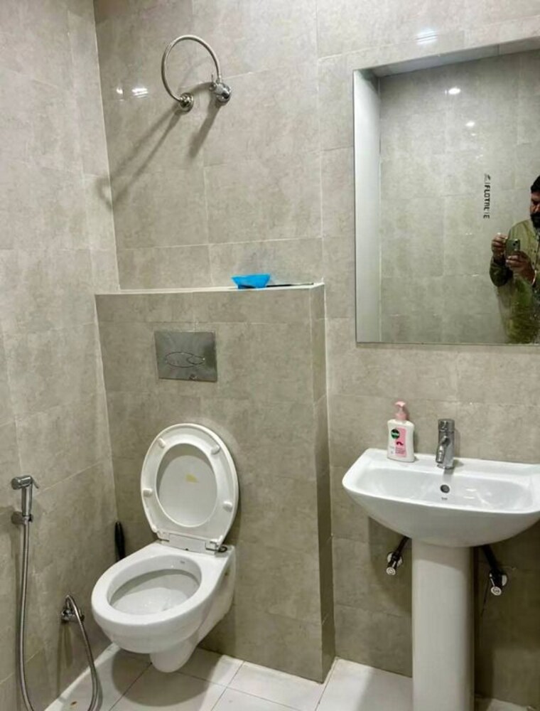 Bathroom, vip road 1 Bedroom 700 Sq.Ft. Apartment In Vip Road Zirakpur 10294613