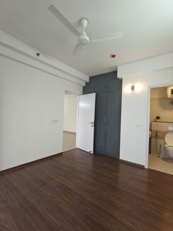 3 BHK + Pooja Room Apartment For Rent in M3M Marina