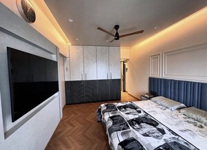 Room in 4 BHK Apartment at Rustomjee Seasons, Bandra East – for Rent