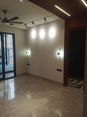Room in 3 BHK Builder Floor at Sushant Lok ii – for Sale