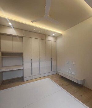 Room in 4 BHK Apartment at Rustomjee Seasons, Bandra East – for Rent