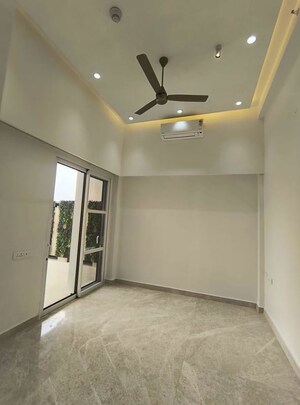 Room in 3 BHK Apartment at Lower Parel – for Sale