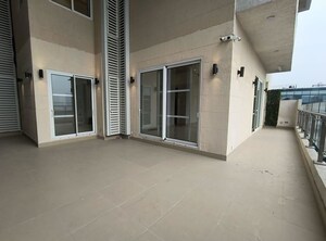 Room in 3 BHK Apartment at Lower Parel – for Sale