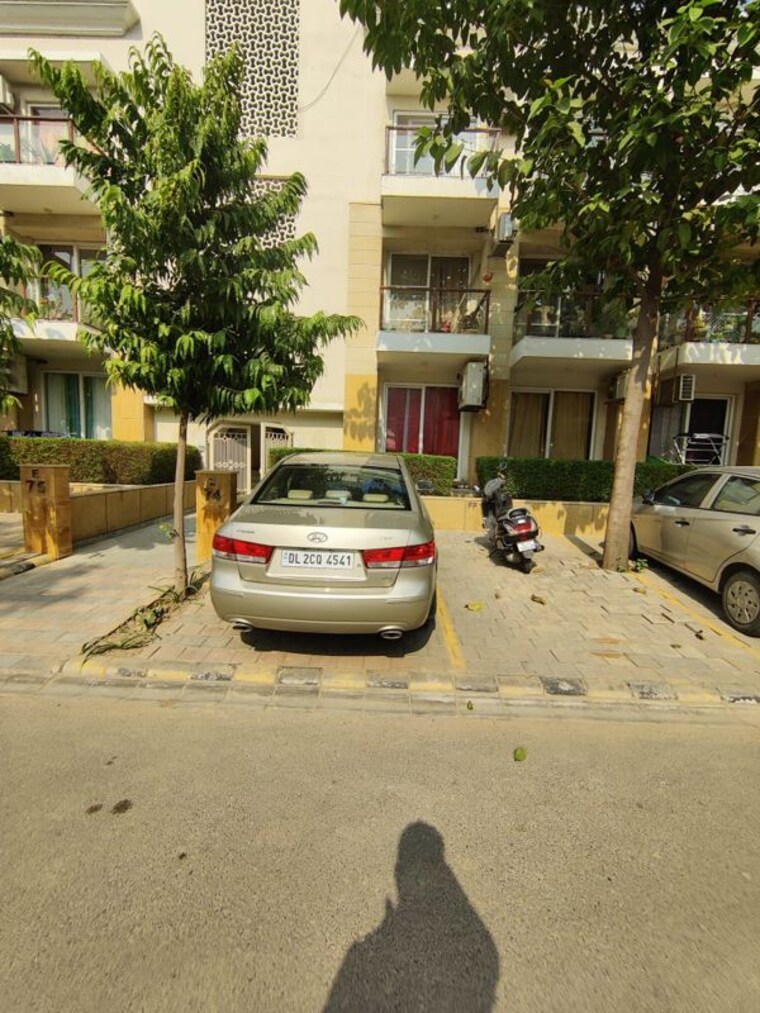  Parking, sushant lok i 3 Bedroom 307 Sq.Yd. Builder Floor In Sushant Lok I Gurgaon 10294831