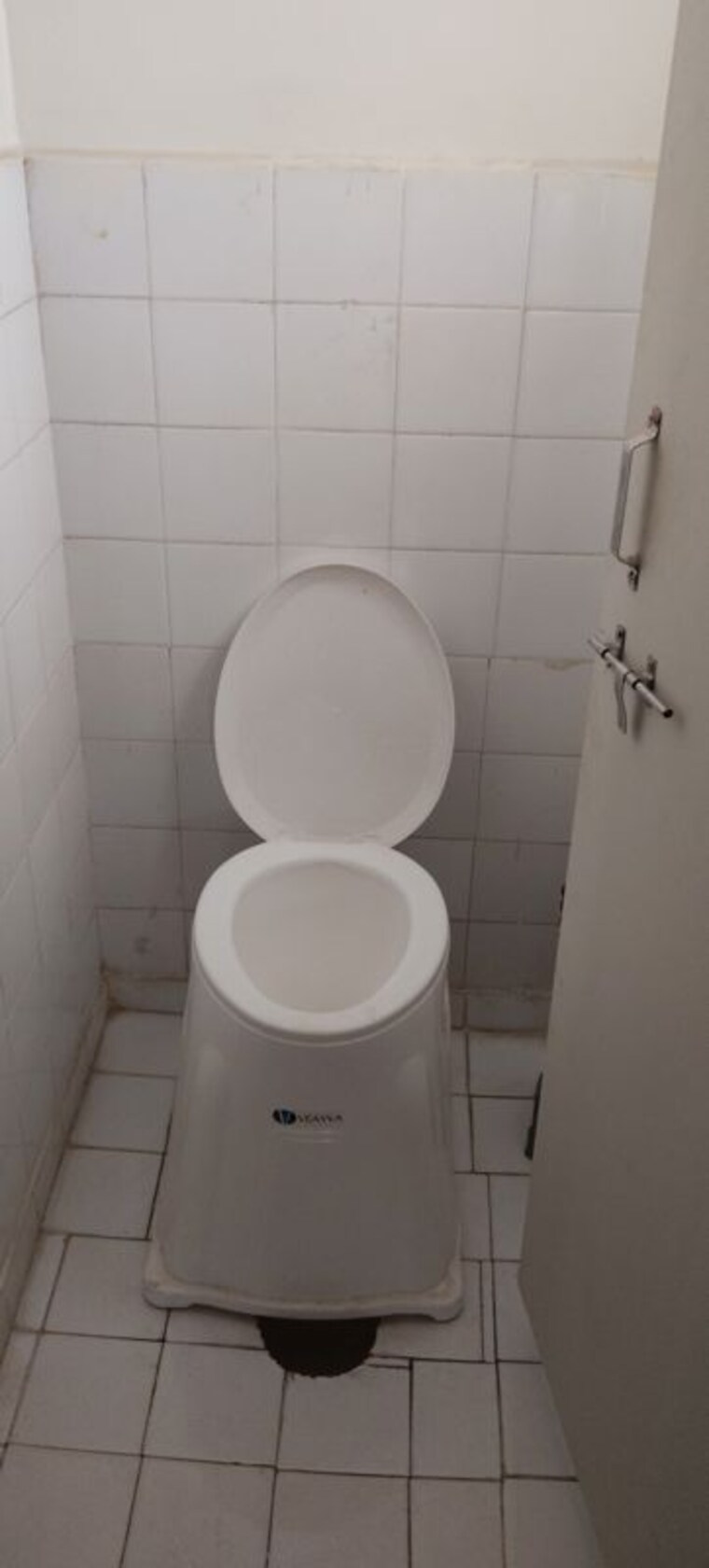 Bathroom, erandwane 1 Bedroom 600 Sq.Ft. Apartment In Erandwane Pune 10294848