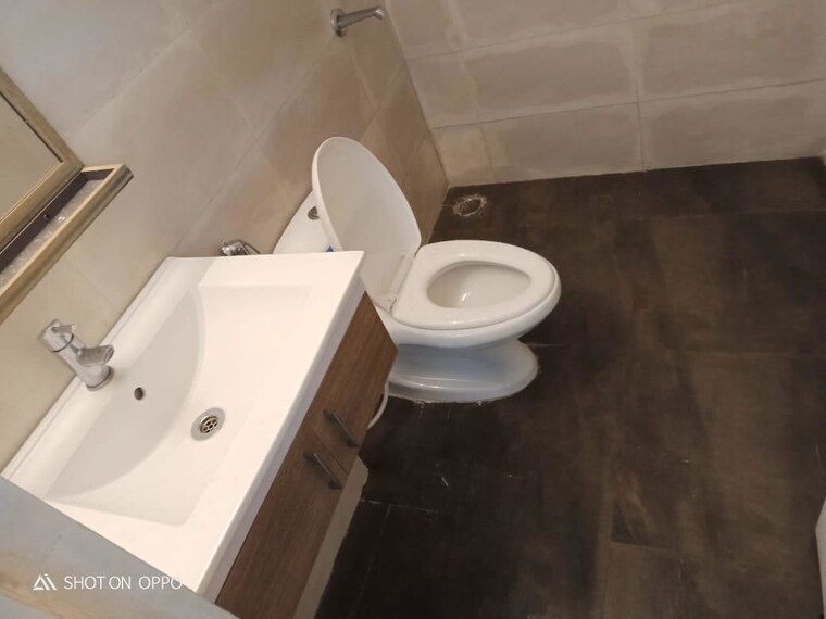 Bathroom, tulip-violet 3 Bedroom 1578 Sq.Ft. Apartment In Sector 69 Gurgaon 10294739