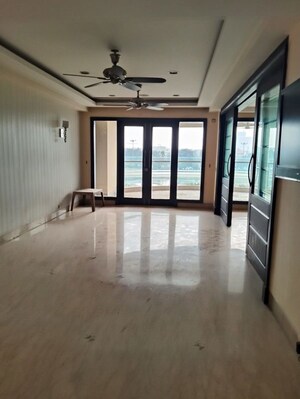 Room in 4 BHK Apartment at Ambience Caitriona, Sector 24 – for Sale