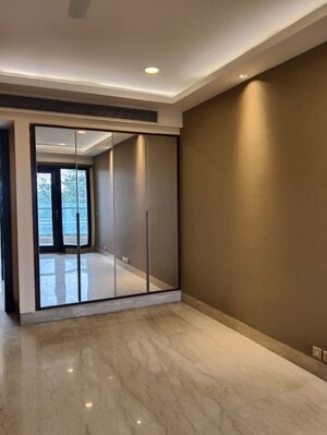 Room in 4 BHK Apartment at Ambience Caitriona, Sector 24 – for Sale