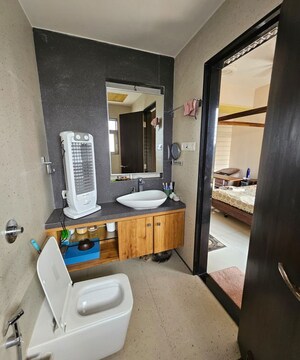 Team Area in 3 BHK Apartment at Matunga West – for Rent