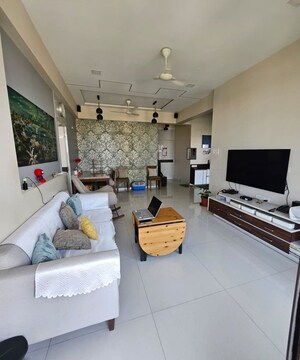 Team Area in 3 BHK Apartment at Matunga West – for Rent