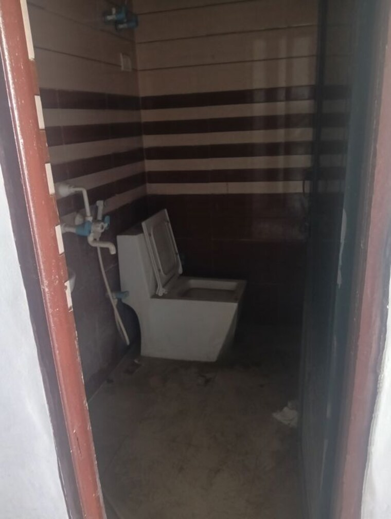 Bathroom, baraula 1 Bedroom 400 Sq.Ft. Builder Floor In Baraula Noida 10294791