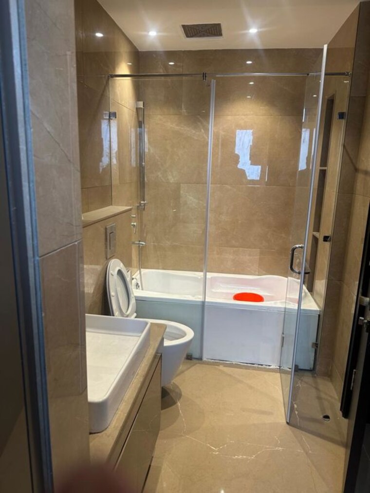 Bathroom, suncity-platinum-towers 3 Bedroom 2685 Sq.Ft. Apartment In Sector 28 Gurgaon 10294971