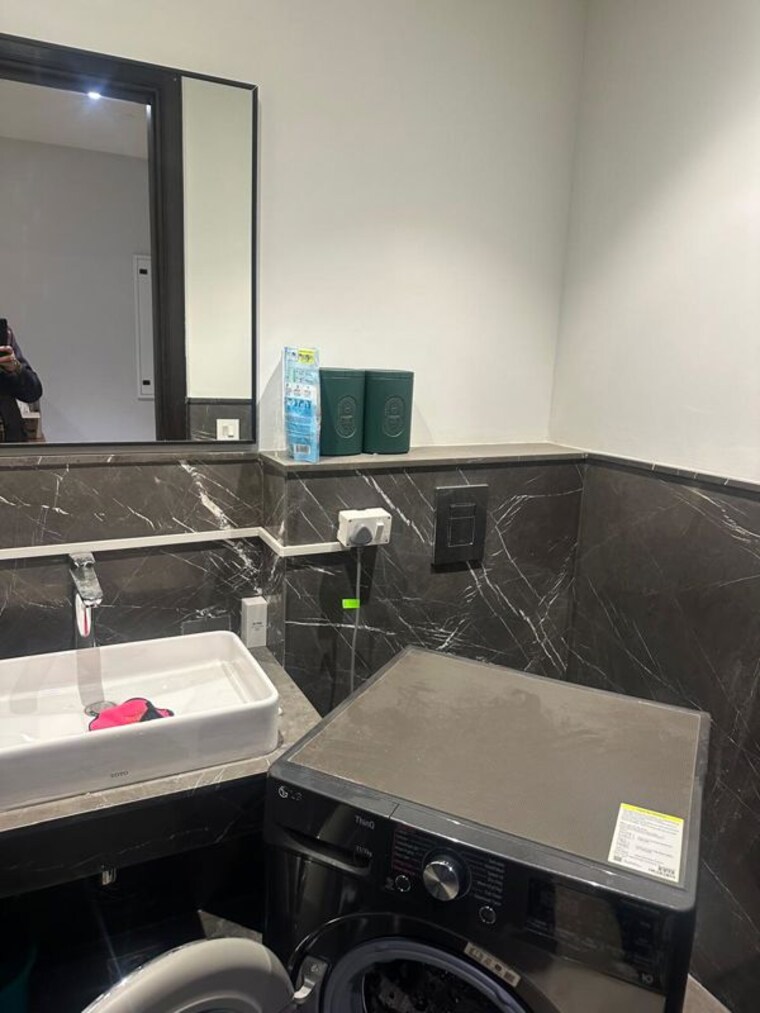 Attached Bathroom, suncity-platinum-towers 3 Bedroom 2685 Sq.Ft. Apartment In Sector 28 Gurgaon 10294971