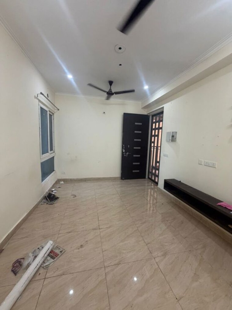 Room, gaur-yamuna-city-gaur-suites 2 Bedroom 1000 Sq.Ft. Apartment In Gaur Yamuna City Greater Noida 10295091