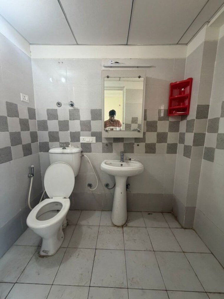 Master Bedroom, gaur-yamuna-city-gaur-suites 2 Bedroom 1000 Sq.Ft. Apartment In Gaur Yamuna City Greater Noida 10295091