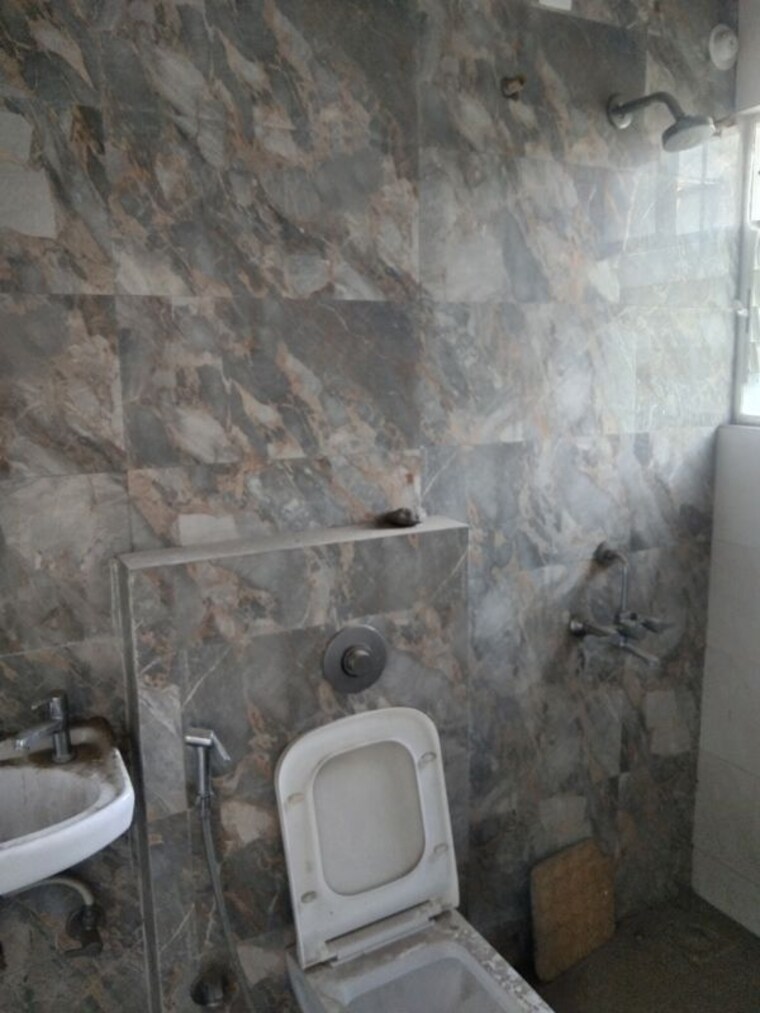 Bathroom, ramana-sphurti-chs 2 Bedroom 820 Sq.Ft. Builder Floor In Narhe Pune 10294952