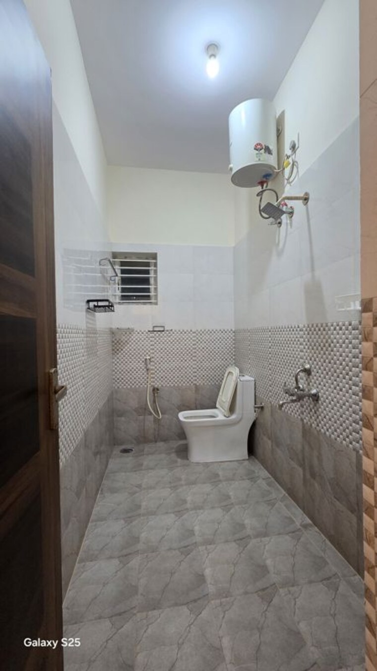Bathroom, iti layout 1 Bedroom 600 Sq.Ft. Builder Floor In Iti Layout Bangalore 10295157