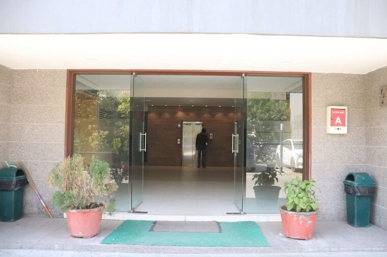 Room, goyal-infinity Commercial Office Space 716 Sq.Ft. In Prahlad Nagar Ahmedabad 10295170