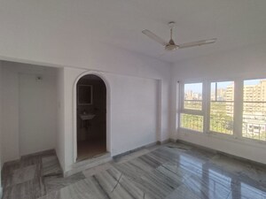 Room in 3 BHK Apartment at Sanjeev Enclave, Andheri West – for Rent