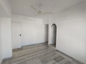 Room in 3 BHK Apartment at Sanjeev Enclave, Andheri West – for Rent