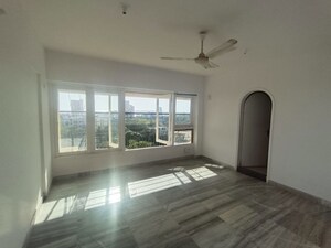 Room in 3 BHK Apartment at Sanjeev Enclave, Andheri West – for Rent