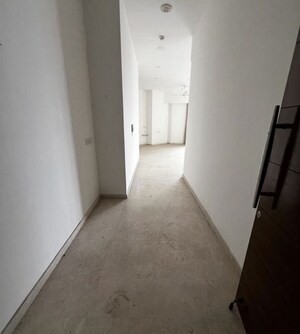 Building Lobby in 4 BHK Apartment at Lokhandwala Infrastructure Minerva, Mahalaxmi – for Rent