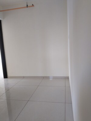 Room in 5 BHK Apartment at Chandak 34 Park Estate, Goregaon West – for Sale