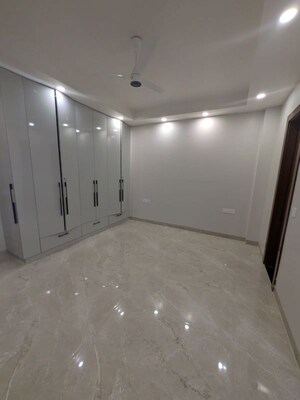 Room in 3 BHK Builder Floor at Sector 57 – for Rent