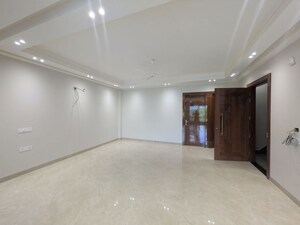 Room in 3 BHK Builder Floor at Sector 57 – for Rent